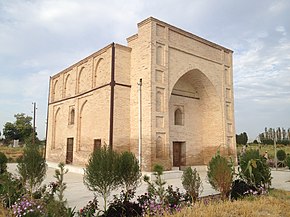 Kyzyl mazar mausoleum near Bekabad.jpg