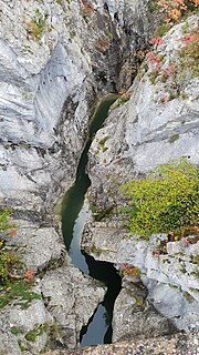 Miniatuur voor Bestand:La Clue du Riolan vue du pont Sarde.jpg