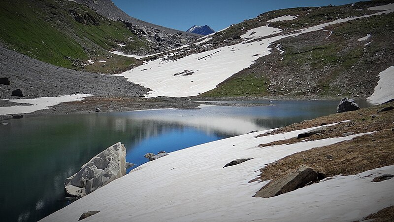 File:Lac Long(2467m) au pied de la Grande Casse (4).jpg