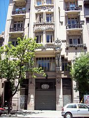 Edificio de los Atlantes (Rivadavia 1916)