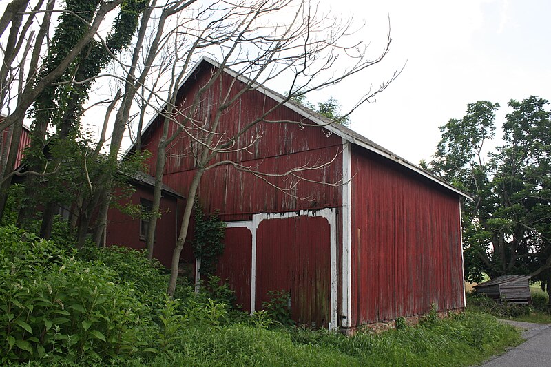 File:Leaser Farm Wagon Shed 01.JPG