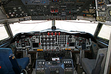 Cockpit einer Lockheed L-188C Electra