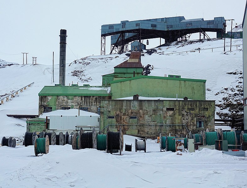 File:Longyearbyen-1924-Coal-Plant.jpg