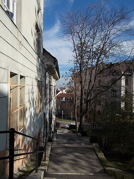 File:Looking toward Hunyadi Way, Víziváros, 2016 Budapest.jpg