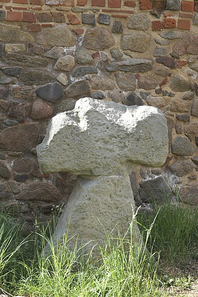 File:Mühlberg an der Elbe Steinkreuz 173.jpg