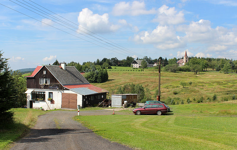 File:Měděnec, Horní Halže, east view.jpg