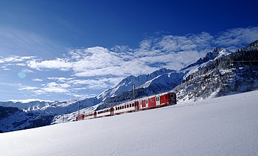 Tåg i nysnö.