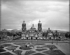 Vista de la catedral c. 1950