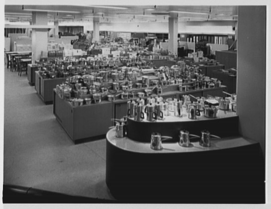 File:Macy's, business in Jamaica, New York. LOC gsc.5a14203.tif