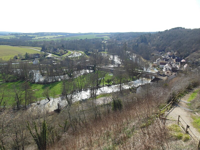 File:Mailly-le-Château (vue du Bourg-Bas).JPG