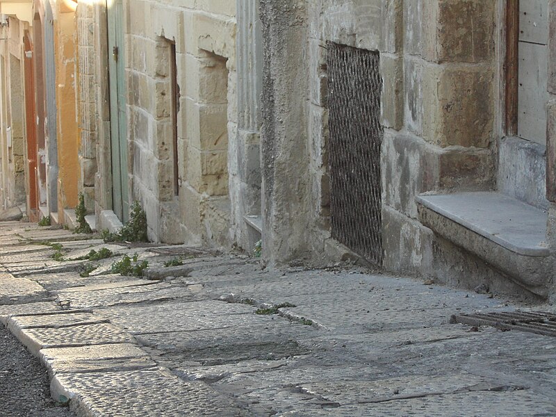 File:March 2007 Valetta 52.jpg