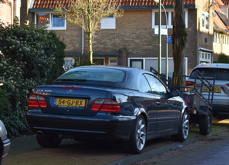 File:Mercedes-Benz CLK 320 with hardtop (50817618372).jpg