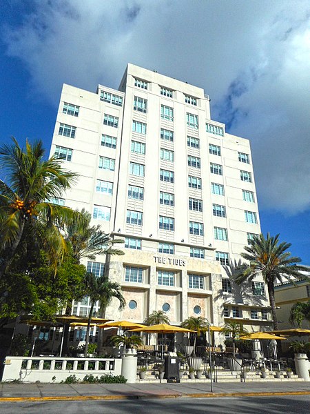 Archivo:Miami Beach - South Beach buildings - The Tides Hotel.jpg