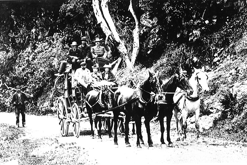 File:Midland Coach Otira Gorge, 1895.jpg