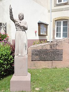 Maison natale et statue Saint Augustin Schoeffler à Mittelbronn