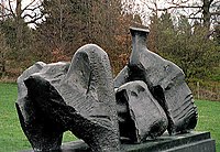 Henry Moore, Figure inclinable en trois pièces n ° 1, 1961, Yorkshire