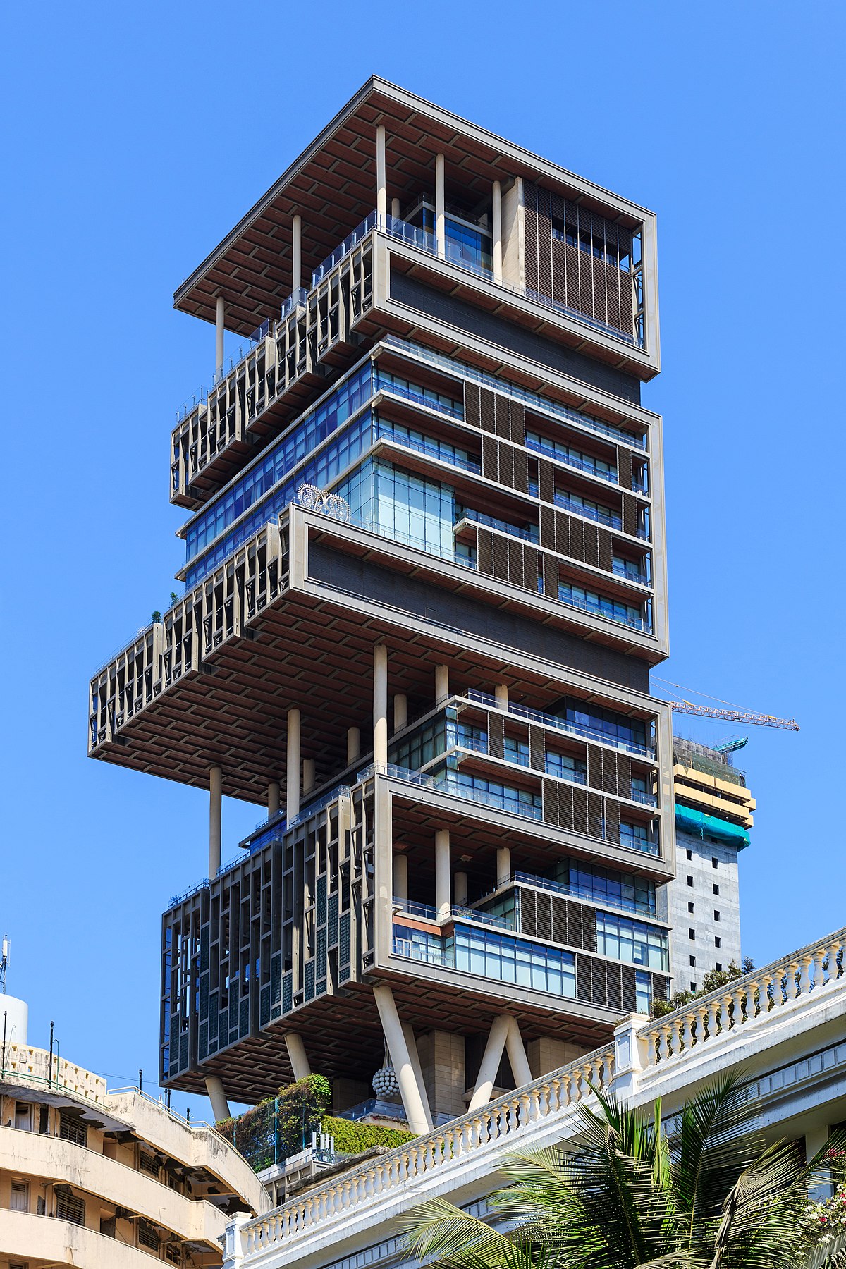 1200px-Mumbai_03-2016_19_Antilia_Tower.jpg