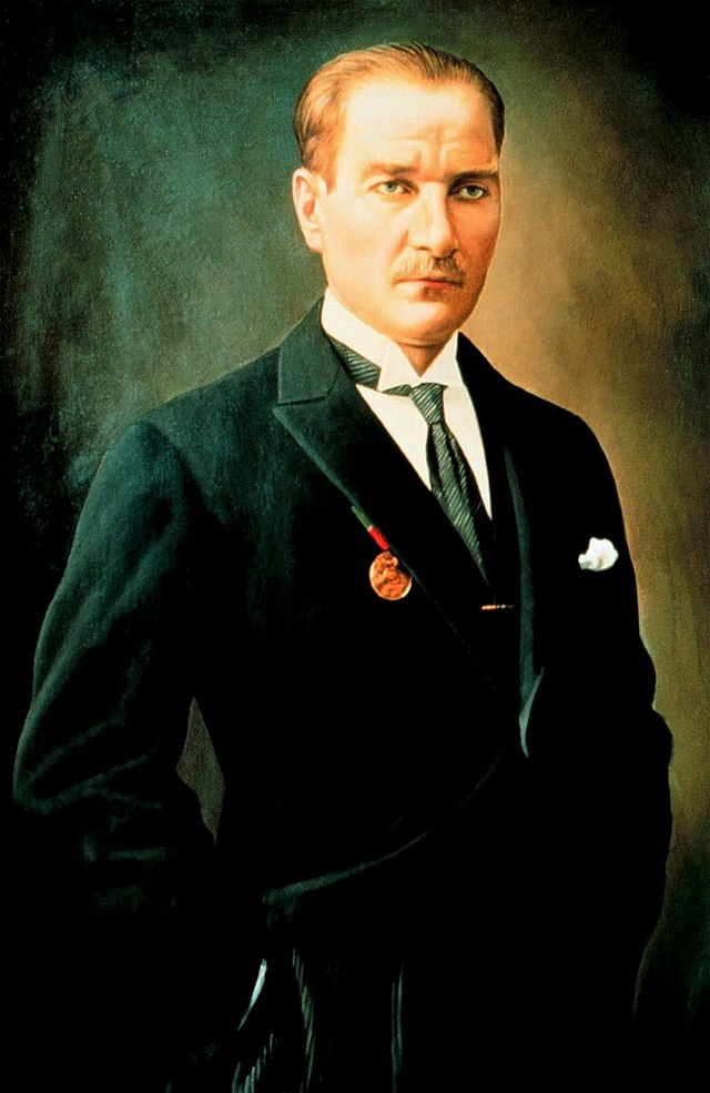 Mustafa Kemal Atatürk met de medaille