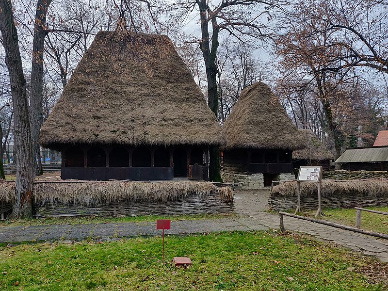 File:Muzeul Satului Bucuresti 02.jpg