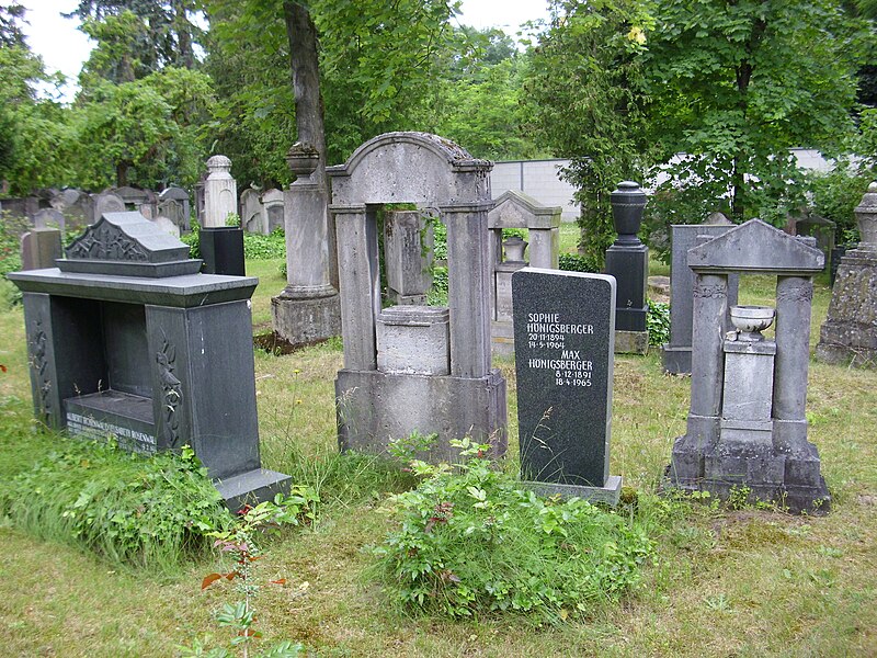 File:Neuer Jüdischer Friedhof Nürnberg Juni 2010 14.jpg