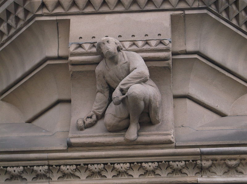 File:Neville Hall and Wood Memorial Hall (carvings, 03).JPG