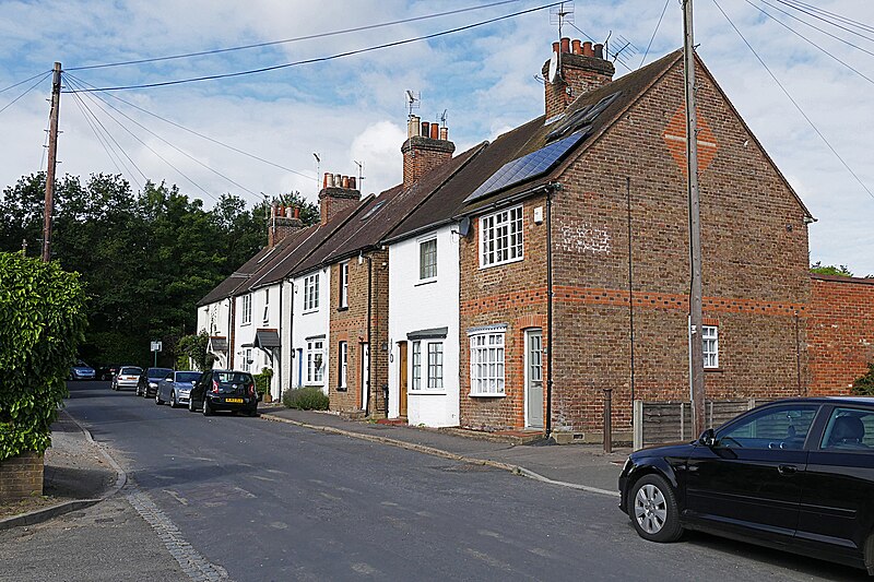 File:North End Lane, Sunningdale - geograph.org.uk - 4596050.jpg