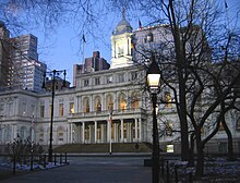 City Hall at dusk in 2007 Nyc city hall jan06a.jpg