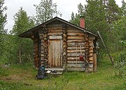 The Oahujoki wilderness hut in Lemmenjoki National Park