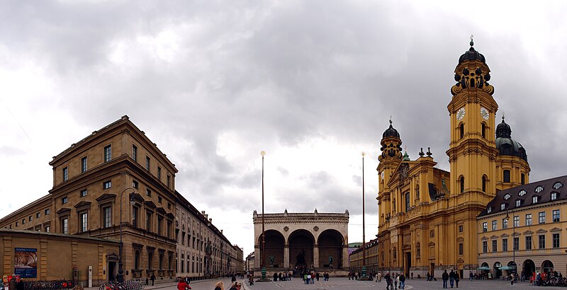 File:Odeonsplatz Pano.jpg