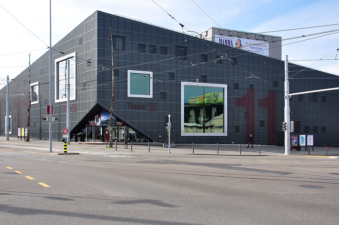 File:Oerlikon - Theater 11 2011-03-15 15-21-56 ShiftN.jpg