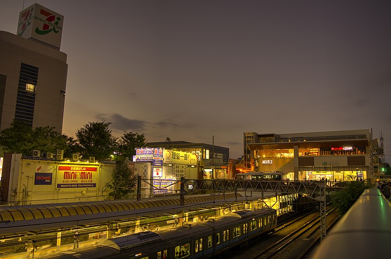 File:Oimachi Station in Twilight.jpg