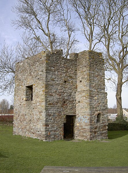 File:Old winding tower (geograph 2838105).jpg