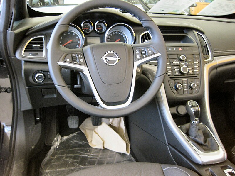 File:Opel Cascada Cockpit.JPG