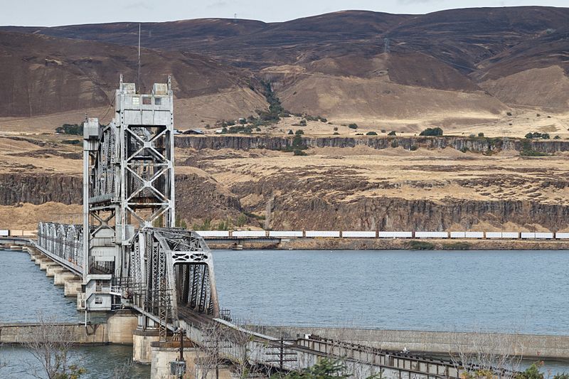 File:Oregon Trunk Rail Bridge (Celilo Bridge) south end, from I-84.jpg