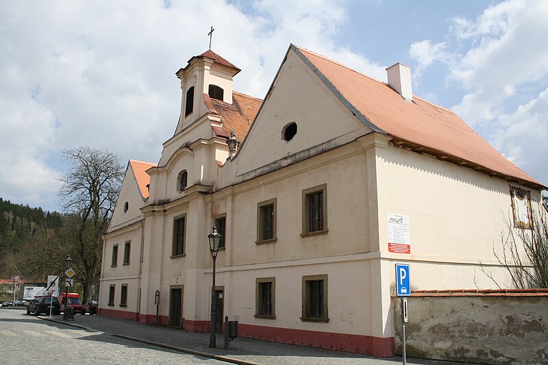 File:Overview of Chapel of Saint Anne in Náměšť nad Oslavou, Třebíč District.jpg