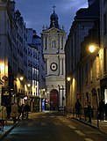 セヴィニェ通り (Rue de Sévigné) から見るサン=ポール=サン=ルイ教会 (Église Saint-Paul-Saint-Louis)