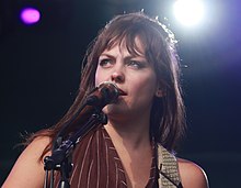 Olsen performing live at Pitchfork Music Festival 2017 in Chicago, Illinois, 2017 P4K - Saturday (35120920564) (cropped).jpg