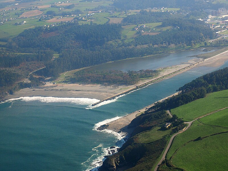 PA120194 - Desembocadura de la rÃ­a de Navia.jpg