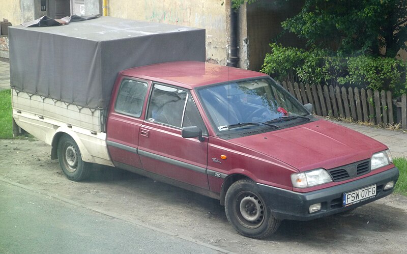 File:POLONEZ TRUCK PLUSSienkiewicza.JPG