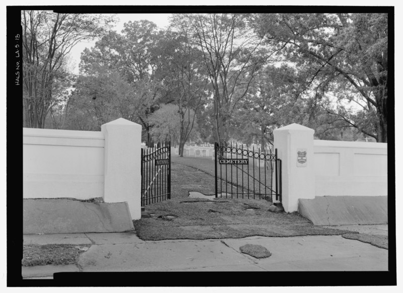 File:POSTERN GATE ALONG CONVENTION STREET AT SOUTHERN EDGE OF CEMETERY. VIEW TO NORTH. - Baton Rouge National Cemetery, 220 North 19th Street, Baton Rouge, East Baton Rouge Parish, LA HALS LA-5-13.tif