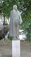 Standbeeld van wetenschapper en stadsdokter Bernardus Paludanus aan de noordkant van de Zuider Havendijk.