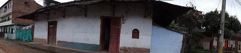 File:Panorámica de la Estación del Ferrocarril La Tablaza. La Estrella (Antioquia). Colombia.JPG