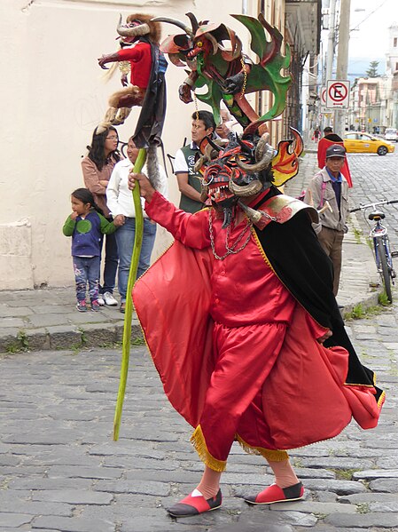 File:Parade Riobamba Ecuador 1225.jpg