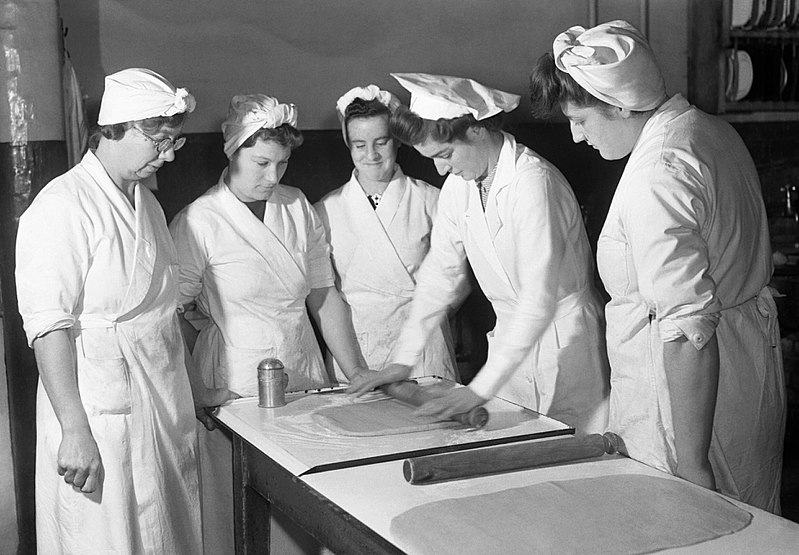 File:Pastry making demonstration at the National Training College of Domestic Science, Westminster, London, 1944. D22535.jpg