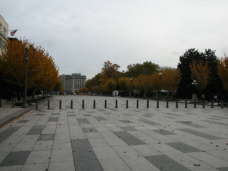 File:Pennsylvania Avenue along the White House.jpg