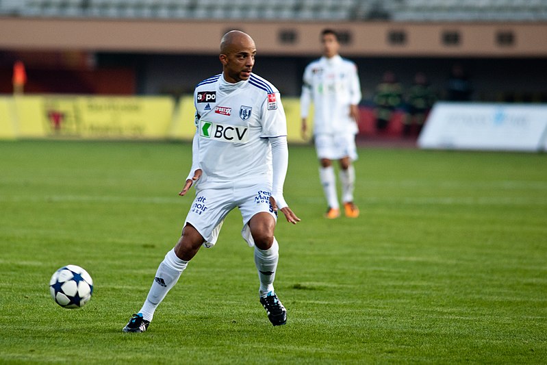 File:Peter Luccin - Lausanne Sport vs. FC Thun - 22.10.2011.jpg