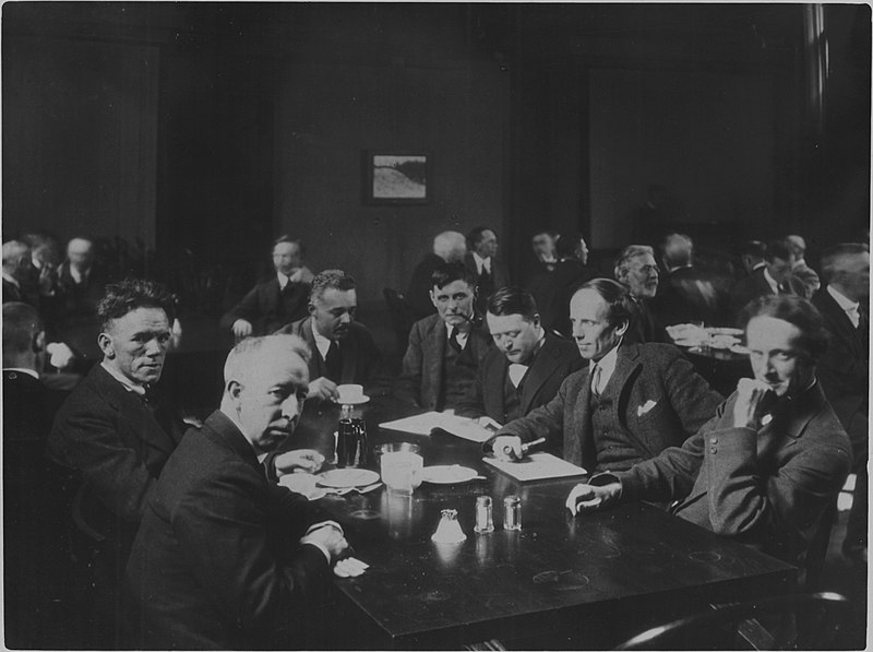 File:Photograph of Group of Seven taken at a luncheon, Arts and Letters Club, Toronto (I0007864).jpg