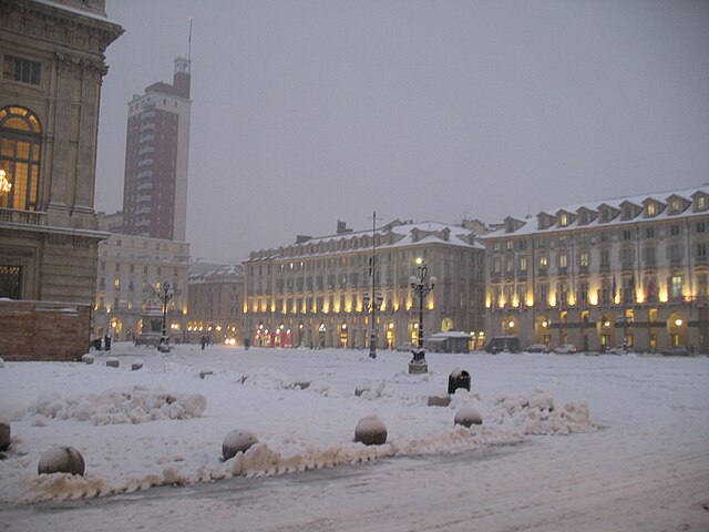 640px-Piazza_Castello_-_Torino_-_01-02-2012_03.jpg (640×480)