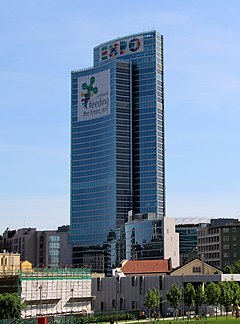 Piazza Gae Aulenti met Palazzo Lombardia cropped.jpg