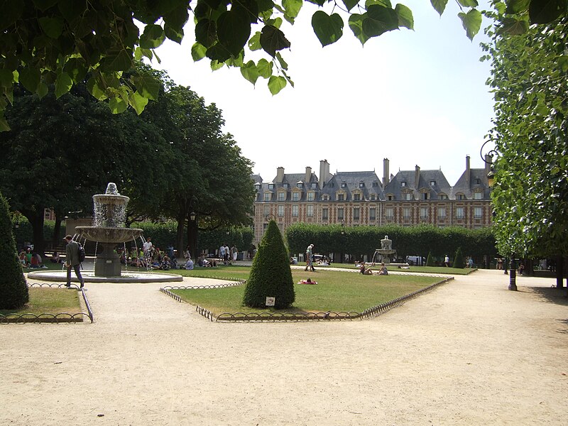 File:Place des Vosges (43720867131).jpg